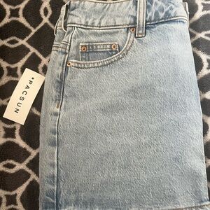 PacSun Sky Blue Denim Skirt SIZE 25W
*BRAND NEW WITH TAGS*